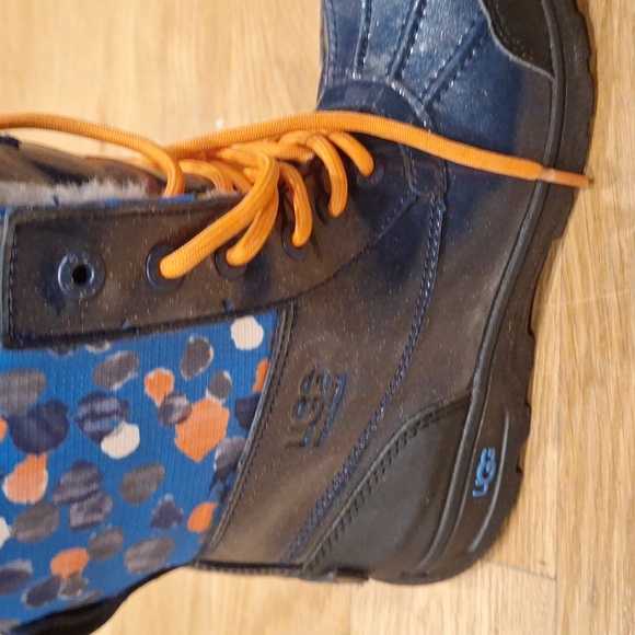 Uggs kids boys boots - Picture 3 of 5